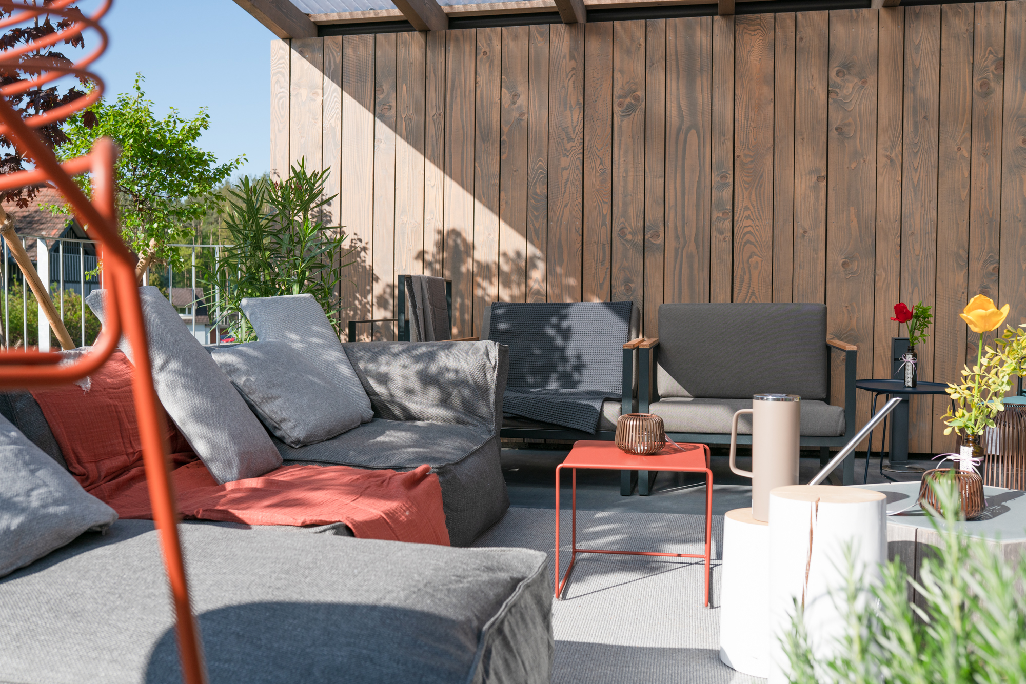 Beitragsbild: Textilien, Licht & Details: So wird Deine Terrasse zum Wohnzimmer